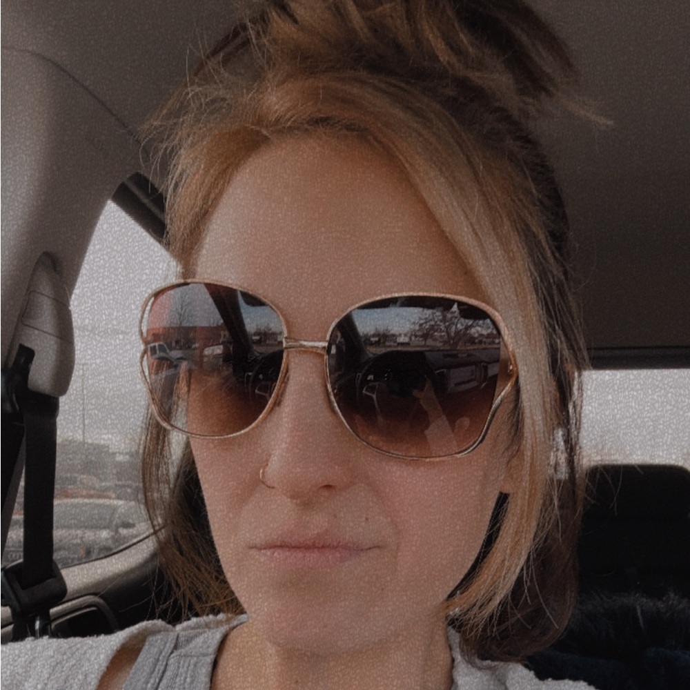 Meet Your Posher, Shawnie - Picture 8 of 8